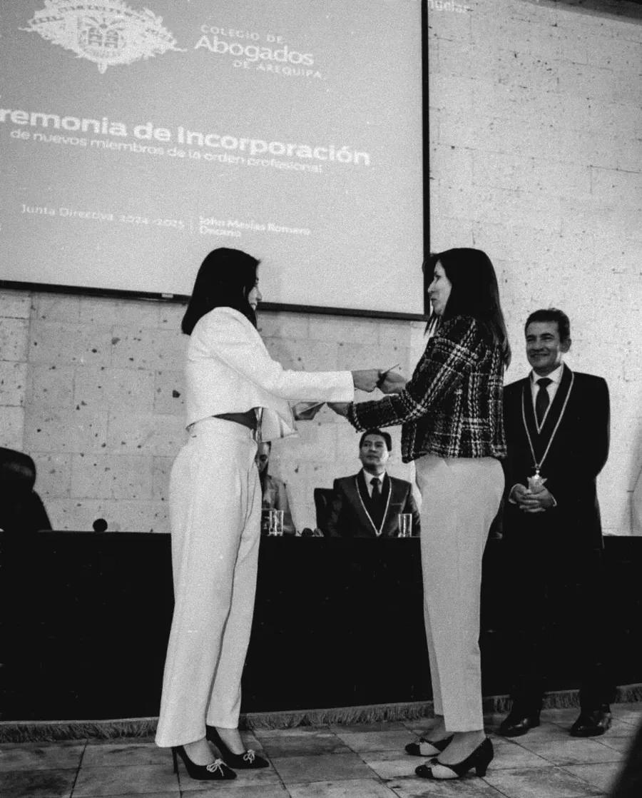 La Dra. Ashly Rodríguez en su ceremonia de incorporación al Colegio de Abogados de Arequipa